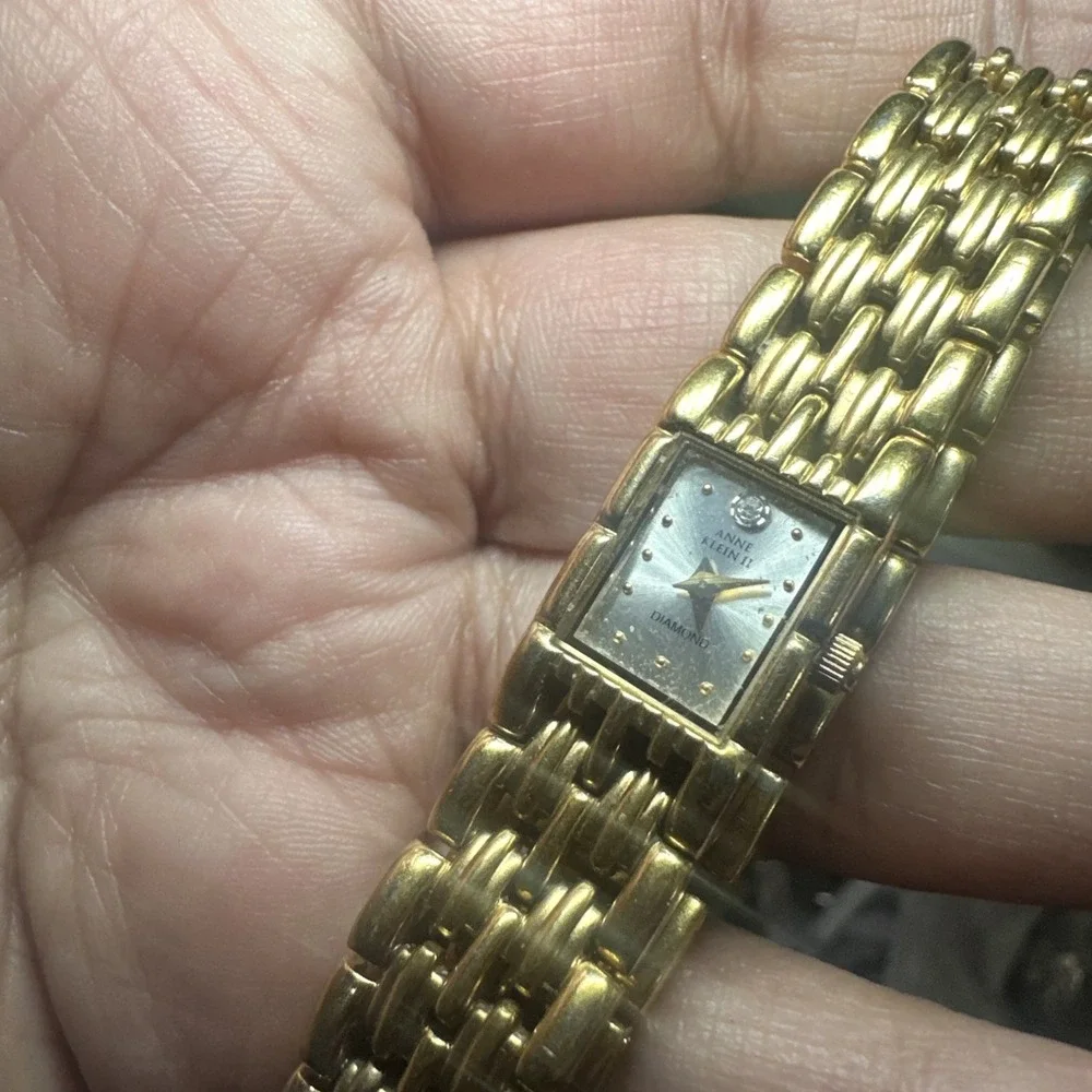 Working VTG Anne Klein Ladies Watch Fit 7in Gold Tone Quartz new battery 14mm